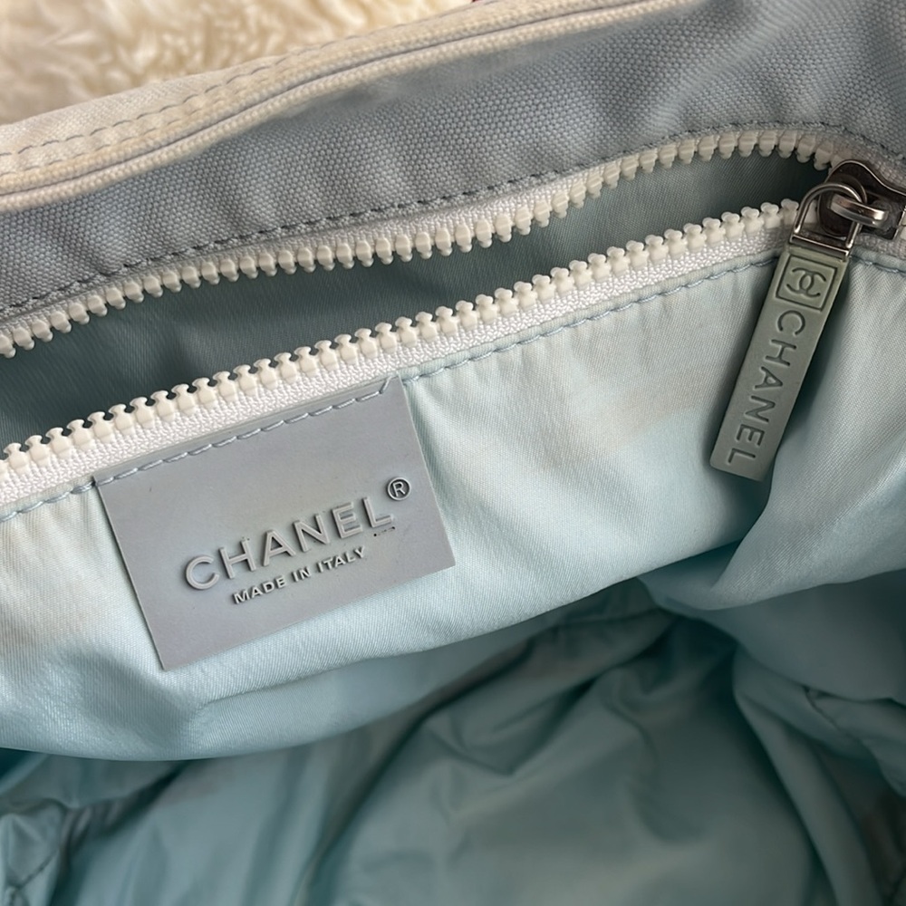 CHANEL Large Tote Bag - Picture 7 of 16